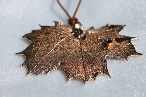 Kanadisches Ahornblatt vergoldet 24 Karat Rose Gold Swarovski Kristall schwarz